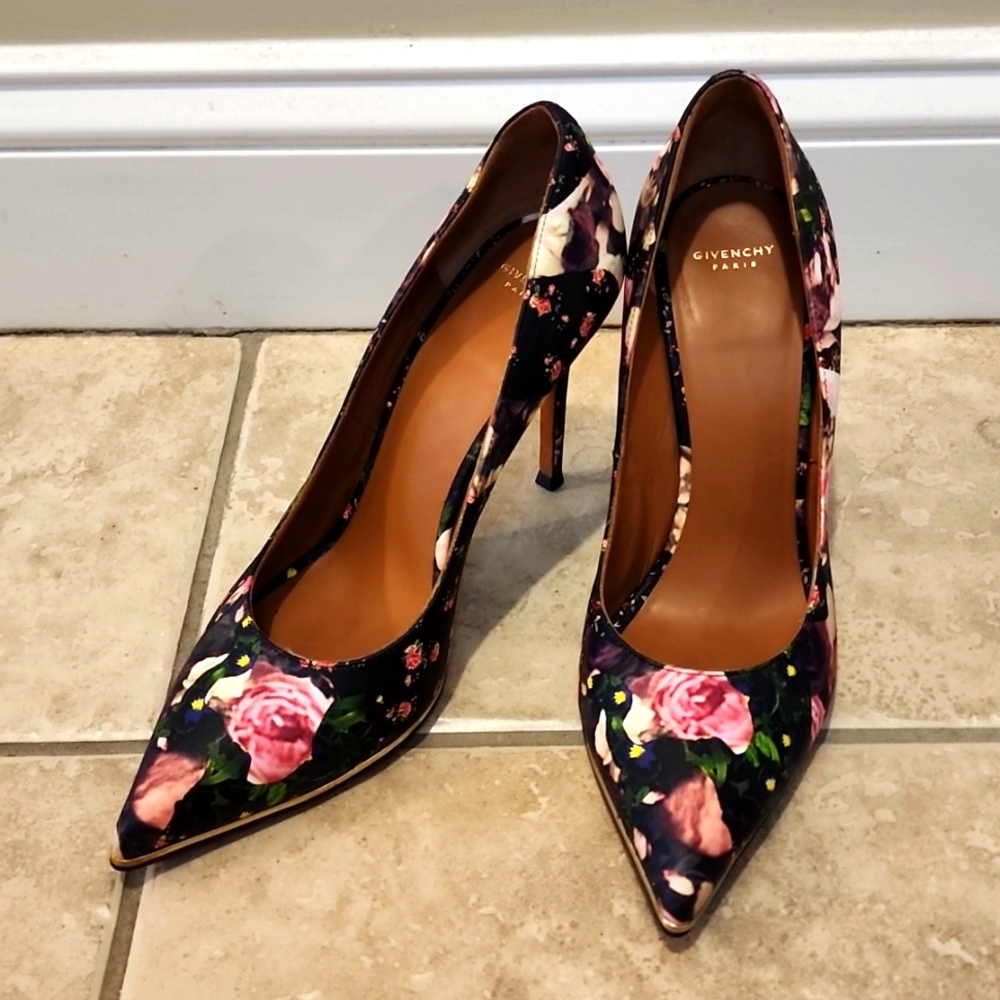 Givenchy Paris Floral Pumps Heels Made in Italy Leather Outer Lining & Sole
